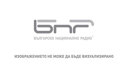 Офицер от Националната гвардия на САЩ се разделя със сина си на церемонията по изпращане в Рино, щата Невада.