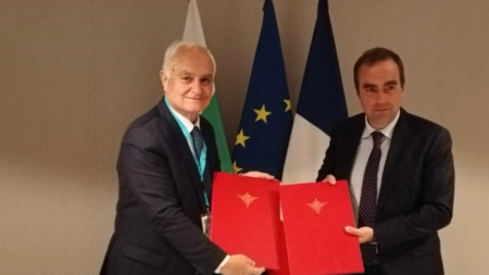 Министрите на отбраната на България Атанас Запрянов и на Франция Себастиен Льокорню (вдясно)
