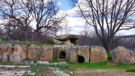 Долмен „Начови Чаири“