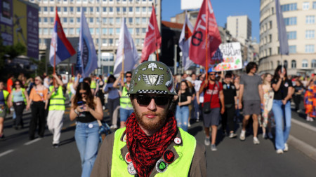 Изборите идват на фона на продължаващи студентски протести.